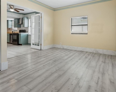 687 Geneva Place - Photo Thumbnail 14