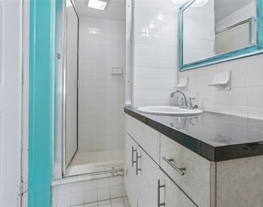 687 Geneva Place - Photo Thumbnail 15
