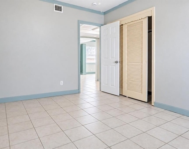 687 Geneva Place - Photo Thumbnail 16