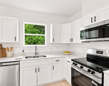 1070 E Church Street - Photo Thumbnail 9