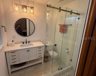 1009 E North Street - Photo Thumbnail 9