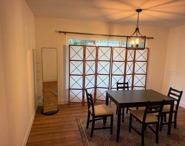 1009 E North Street - Photo Thumbnail 4