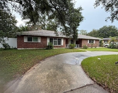 1009 E North Street - Photo Thumbnail 18
