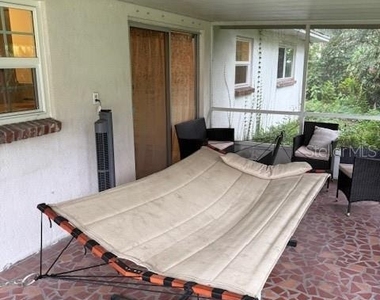 1009 E North Street - Photo Thumbnail 12