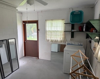 1009 E North Street - Photo Thumbnail 14