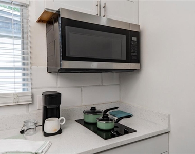711 Briarcliffe Street - Photo Thumbnail 9