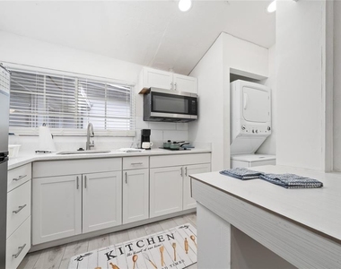 711 Briarcliffe Street - Photo Thumbnail 8