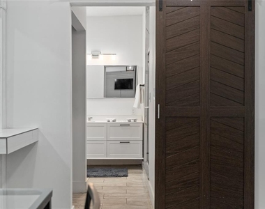 711 Briarcliffe Street - Photo Thumbnail 5