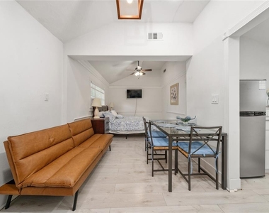 711 Briarcliffe Street - Photo Thumbnail 11