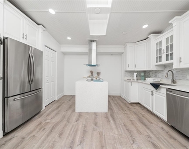 711 Briarcliffe Street - Photo Thumbnail 4