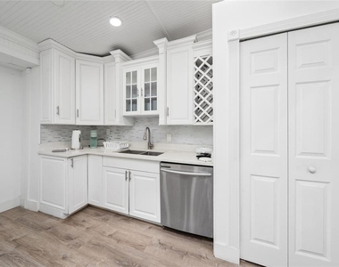 711 Briarcliffe Street - Photo Thumbnail 3