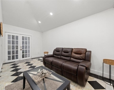 711 Briarcliffe Street - Photo Thumbnail 1