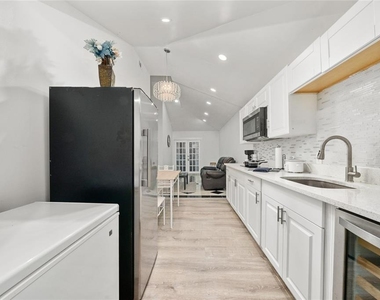 711 Briarcliffe Street - Photo Thumbnail 11