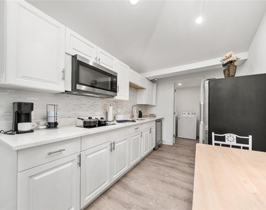 711 Briarcliffe Street - Photo Thumbnail 2