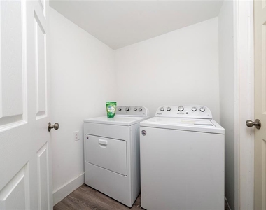711 Briarcliffe Street - Photo Thumbnail 18