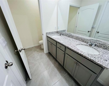 2642 Angel Falls Dr - Photo Thumbnail 13
