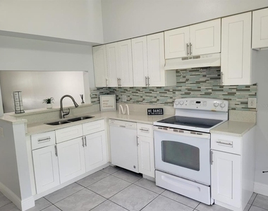 3254 Chesswood Avenue - Photo Thumbnail 4