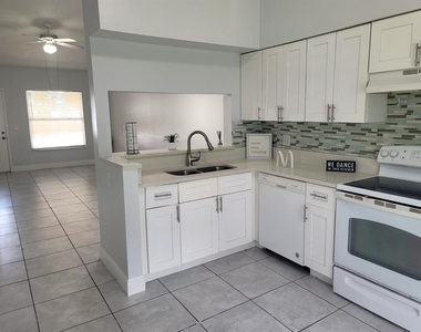 3254 Chesswood Avenue - Photo Thumbnail 5