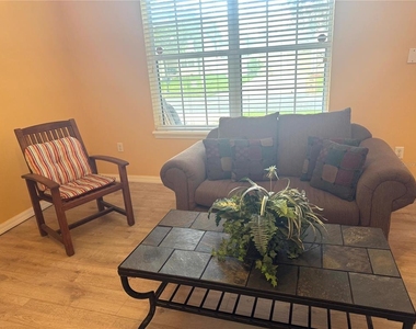 3212 Hopewell Drive - Photo Thumbnail 4
