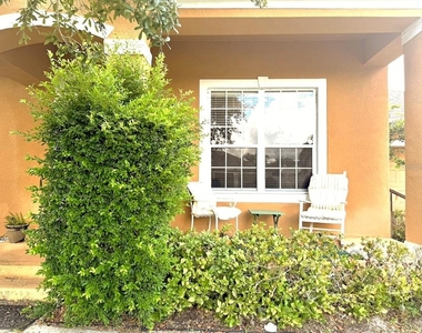 3212 Hopewell Drive - Photo Thumbnail 2