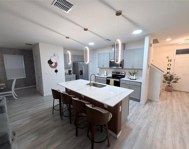 3013 Moulin Road - Photo Thumbnail 4