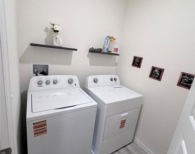 3013 Moulin Road - Photo Thumbnail 31