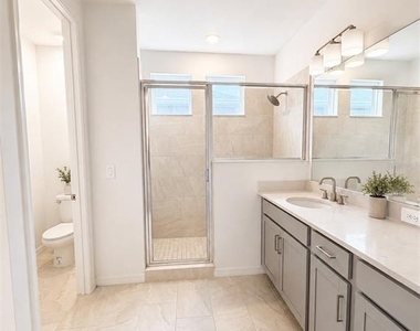 5136 Goldfinch Drive - Photo Thumbnail 11