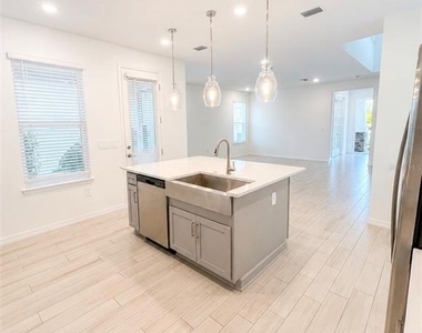5136 Goldfinch Drive - Photo Thumbnail 4