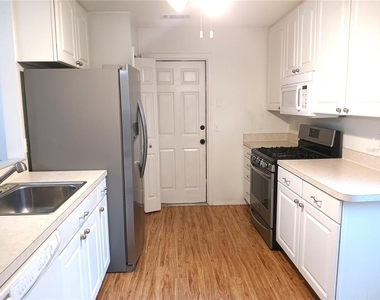 209 Indian Point Circle - Photo Thumbnail 2