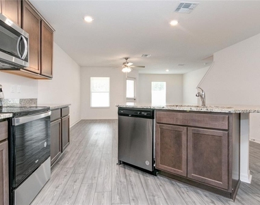 1589 Wynford Circle - Photo Thumbnail 4