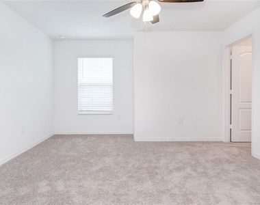 1589 Wynford Circle - Photo Thumbnail 9