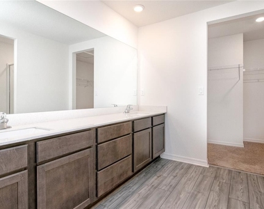 1589 Wynford Circle - Photo Thumbnail 11