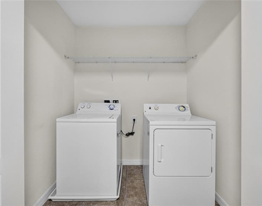 2358 Chatham Place Drive - Photo Thumbnail 15