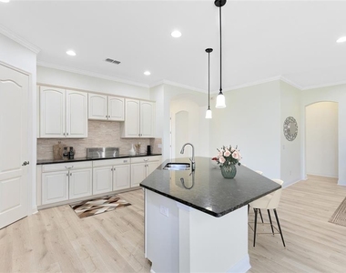 8408 Laureate Boulevard - Photo Thumbnail 6