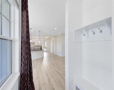 8408 Laureate Boulevard - Photo Thumbnail 24