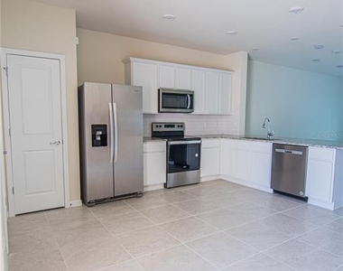 4647 Green Palm Lane - Photo Thumbnail 7