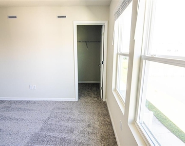 4647 Green Palm Lane - Photo Thumbnail 27