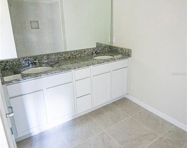 4647 Green Palm Lane - Photo Thumbnail 31