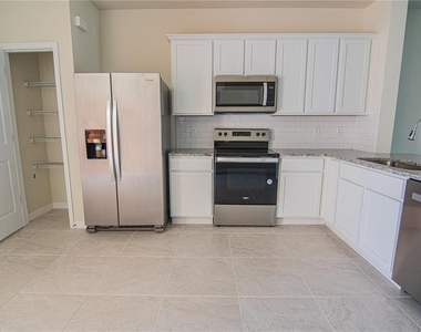 4647 Green Palm Lane - Photo Thumbnail 8