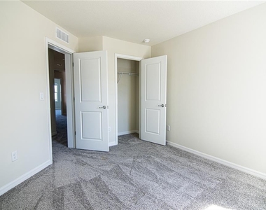 4647 Green Palm Lane - Photo Thumbnail 47