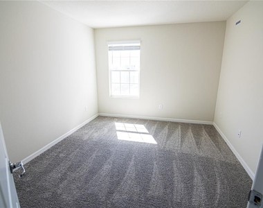 4647 Green Palm Lane - Photo Thumbnail 45