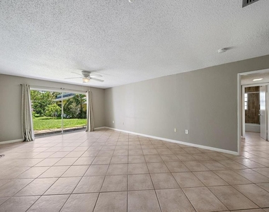2423 Aspinwall Street - Photo Thumbnail 8