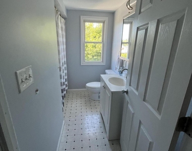 532 N Hyde Park Avenue - Photo Thumbnail 9