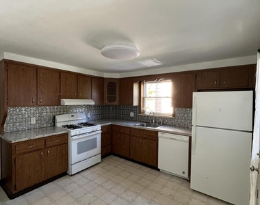 532 N Hyde Park Avenue - Photo Thumbnail 5