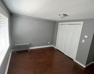 532 N Hyde Park Avenue - Photo Thumbnail 6