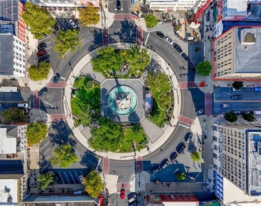 16 Centre Square - Photo Thumbnail 1