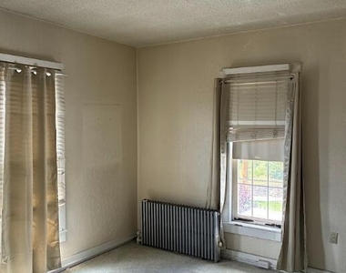 313 S Main  (top Floor) Avenue - Photo Thumbnail 4