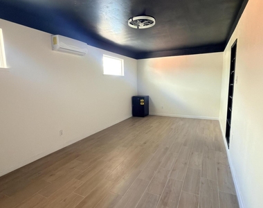 7605 Parkland Drive - Photo Thumbnail 9