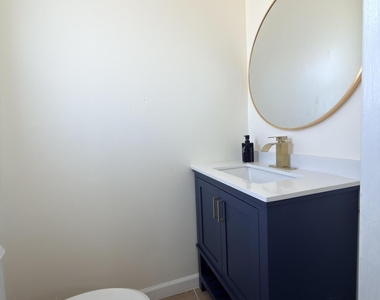 7605 Parkland Drive - Photo Thumbnail 11