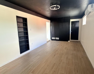7605 Parkland Drive - Photo Thumbnail 10